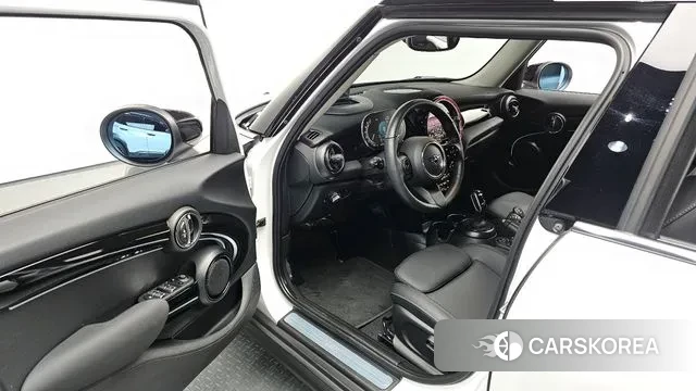 Mini Cooper 2024 Белый из Кореи, фото 2