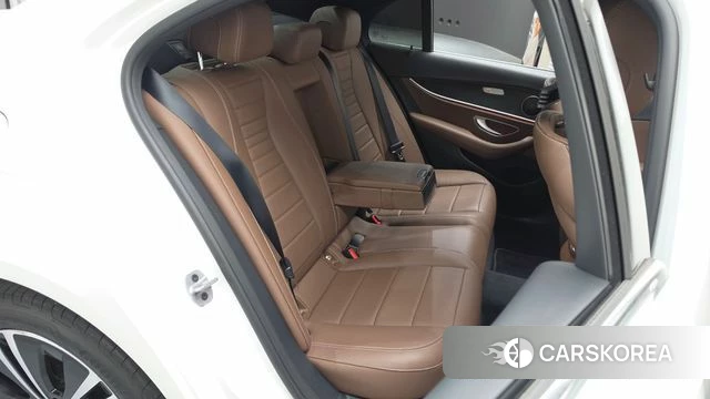 Mercedes-Benz E-Class W213 2021 Белый из Кореи, фото 2