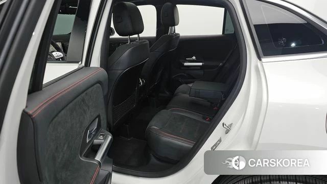 Mercedes-Benz GLA - Class H247 2023 Белый из Кореи, фото 2