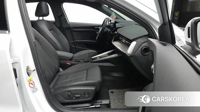 Audi A3 (8Y) 2022 Белый из Кореи, фото 2