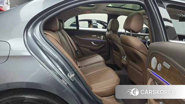 Mercedes-Benz E-Class W213 2019 Серый из Кореи, фото 2