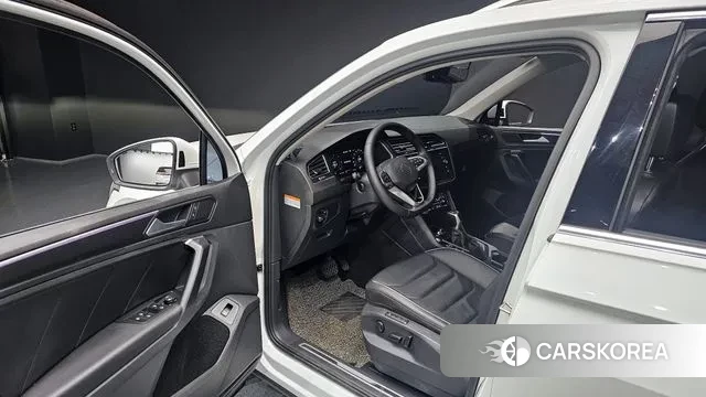 Volkswagen Tiguan second Generation 2022 Белый из Кореи, фото 2