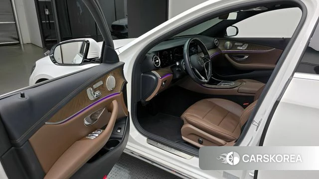 Mercedes-Benz E-Class W213 2022 Белый из Кореи, фото 2