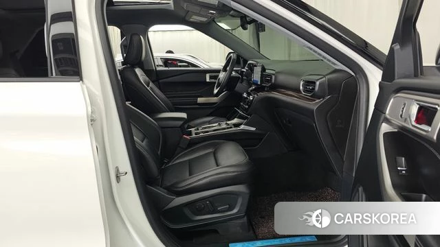 Ford Explorer 6th Generation 2021 Белый из Кореи, фото 2