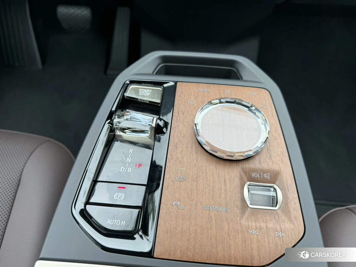 BMW iX 2023 Белый из Китая, фото 2