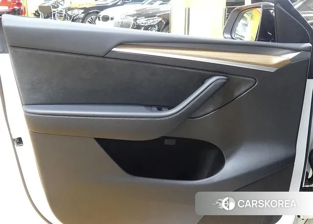 Tesla Model Y 2024 Белый из Кореи, фото 2