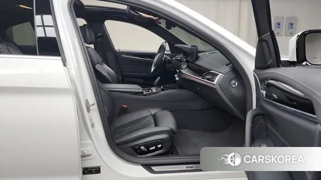 BMW 5 Series (G30) 2020 Белый из Кореи, фото 2