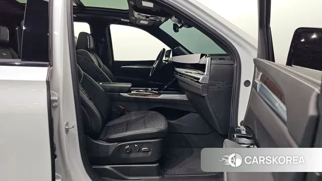 Cadillac Escalade 5th Generation 2025 Белый из Кореи, фото 2