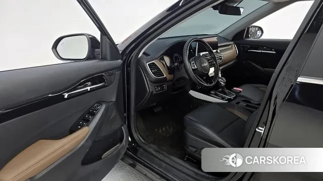 Kia Seltos 2022 Черный из Кореи, фото 2