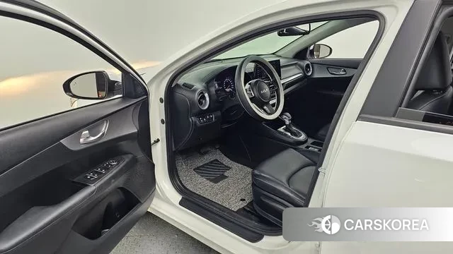 Kia The New K3 2nd generation 2022 Белый из Кореи, фото 2