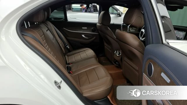 Mercedes-Benz E-Class W213 2021 Белый из Кореи, фото 2