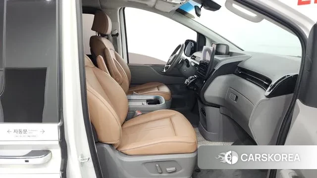 Hyundai Staria 2022 Белый из Кореи, фото 2