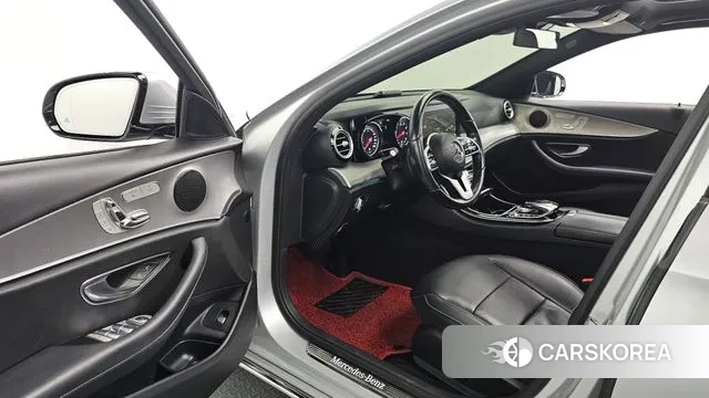 Mercedes-Benz E-Class W213 2018 Серебряный из Кореи, фото 2