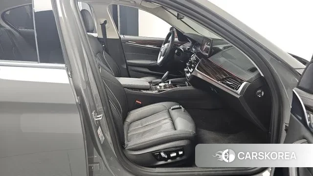 BMW 5 Series (G30) 2021 Серый из Кореи, фото 2