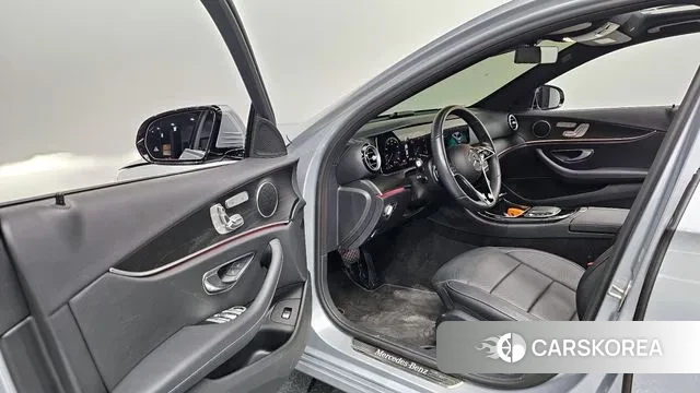 Mercedes-Benz E-Class W213 2022 Серебряный из Кореи, фото 2