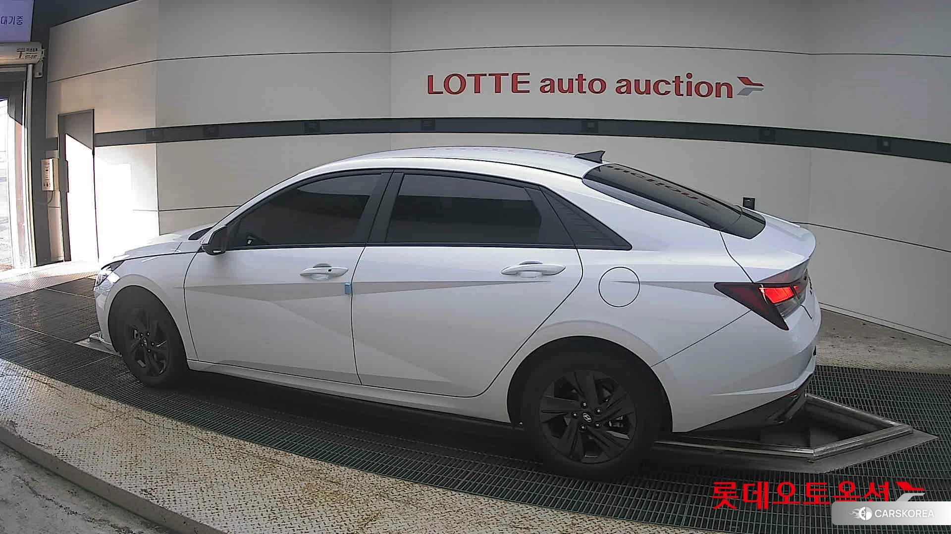 Hyundai Avante Hybrid 2023 Polar White из Кореи, фото 2