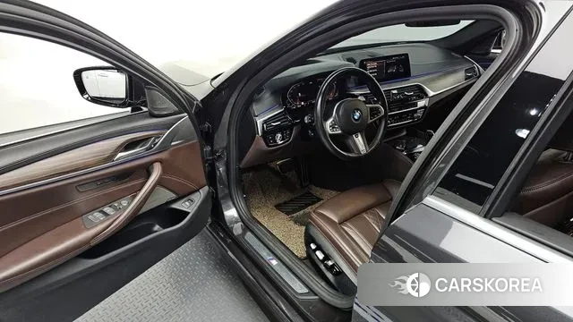 BMW 5 Series (G30) 2020 Серый из Кореи, фото 2