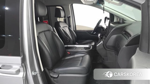 Hyundai Staria 2022 Серебряный из Кореи, фото 2