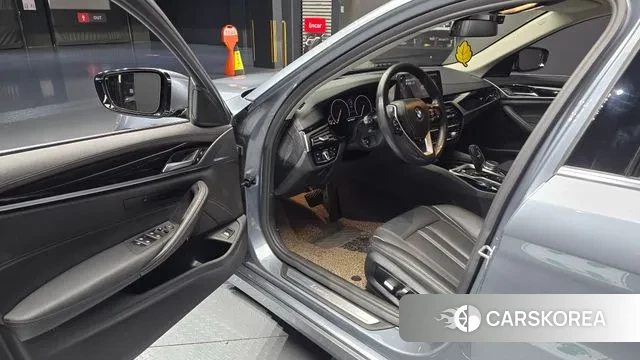 BMW 5 Series (G30) 2019 Серый из Кореи, фото 2