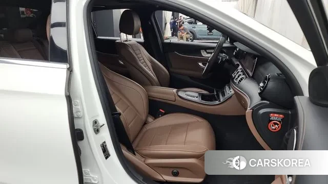 Mercedes-Benz E-Class W213 2022 Белый из Кореи, фото 2