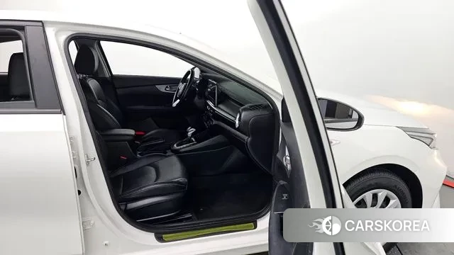 Kia The New K3 2nd generation 2021 Белый из Кореи, фото 2