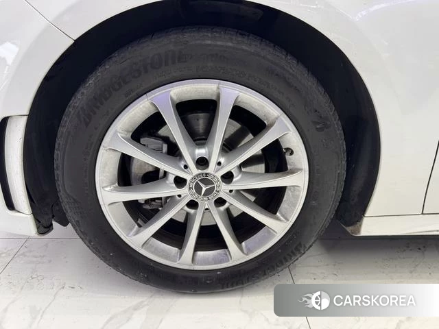 Mercedes-Benz Class A 2021 Белый из Китая, фото 2