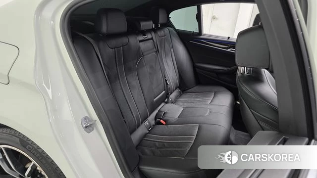 BMW 5 Series (G30) 2022 Белый из Кореи, фото 2