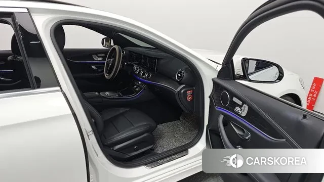 Mercedes-Benz E-Class W213 2023 Черный из Кореи, фото 2