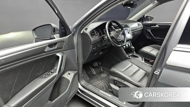 Volkswagen Tiguan second Generation 2020 Серый из Кореи, фото 2