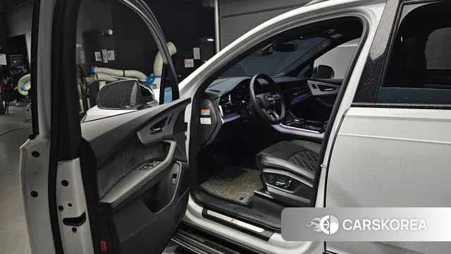 Audi Q7 (4M) 2023 Белый из Кореи, фото 2