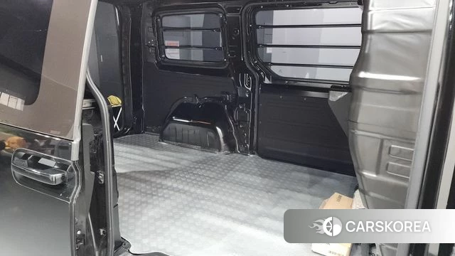 Hyundai Staria 2023 Черный из Кореи, фото 2