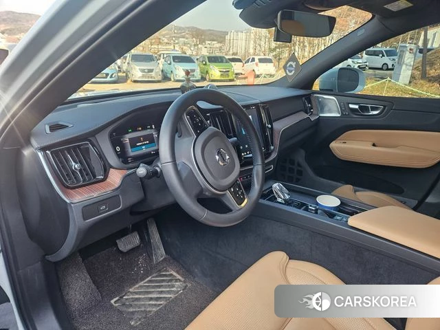 Volvo XC60 second Generation 2024 Белый из Кореи, фото 2