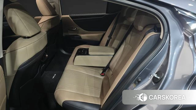 Lexus ES300h 7th generation 2019 Серый из Кореи, фото 2