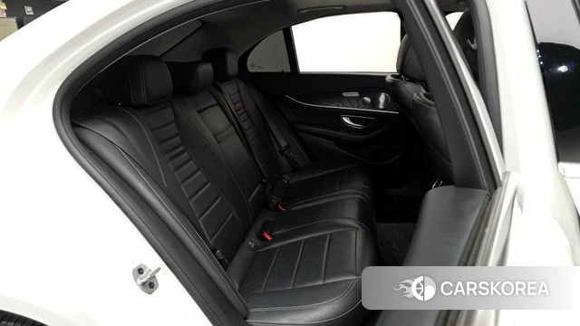 Mercedes-Benz E-Class W213 2019 Белый из Кореи, фото 2
