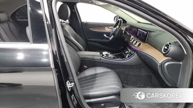 Mercedes-Benz E-Class W213 2020 Черный из Кореи, фото 2