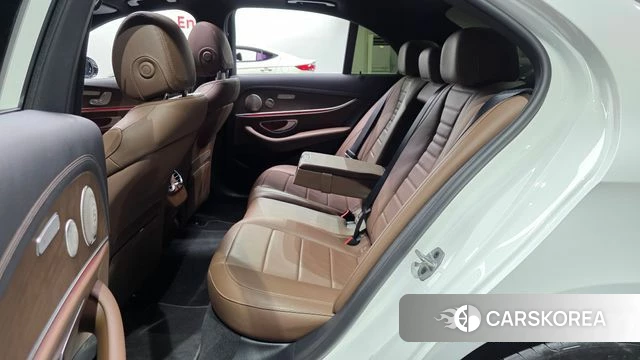 Mercedes-Benz E-Class W213 2022 Белый из Кореи, фото 2