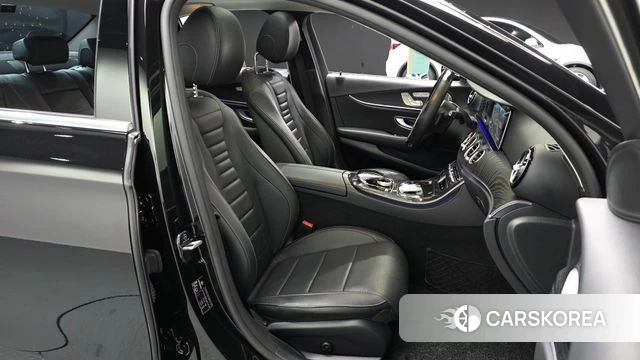 Mercedes-Benz E-Class W213 2020 Черный из Кореи, фото 2