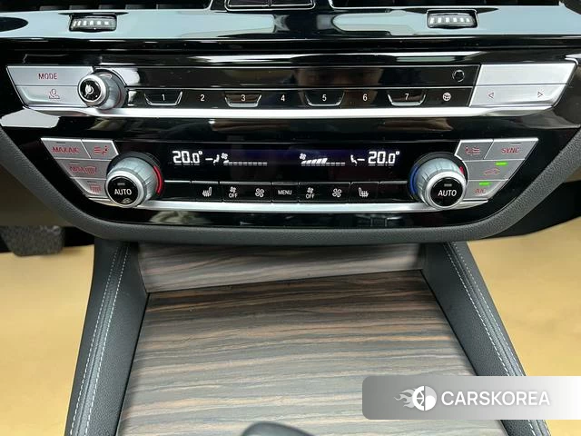 BMW 5 series 2023 Черный из Китая, фото 2