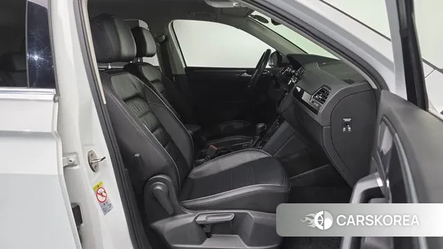 Volkswagen Tiguan second Generation 2020 Белый из Кореи, фото 2