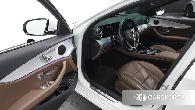 Mercedes-Benz E-Class W213 2021 Белый из Кореи, фото 2