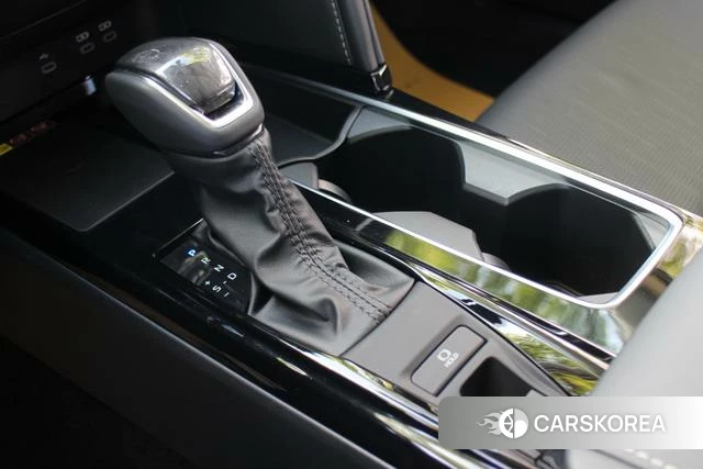 Toyota Camry 2024 Серебристо-серый из Китая, фото 2