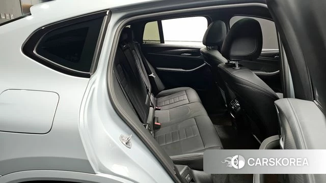 BMW X4 (G02) 2024 Серебристо-серый из Кореи, фото 2