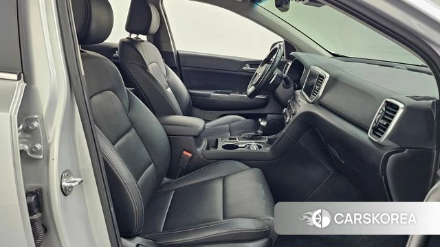Kia Sportage The Bold 2021 Серебряный из Кореи, фото 2