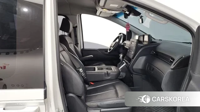 Hyundai Staria 2024 Белый из Кореи, фото 2