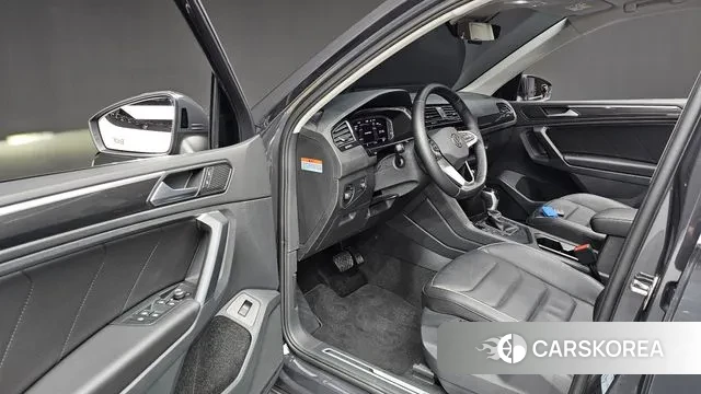 Volkswagen Tiguan second Generation 2023 Серый из Кореи, фото 2
