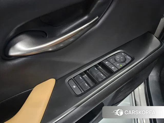 Lexus UX300h 2024 Песочный из Кореи, фото 2