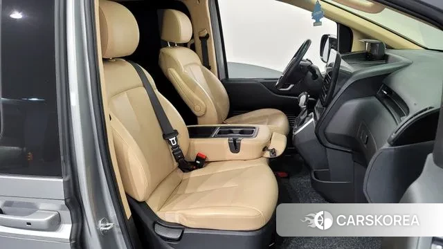 Hyundai Staria 2021 Серебряный из Кореи, фото 2