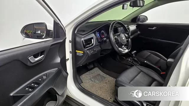 Kia Stonic 2018 Белый из Кореи, фото 2