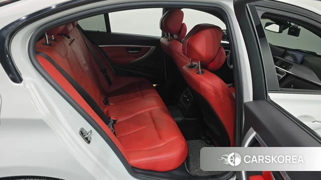 BMW 3 Series (F30) 2018 Белый из Кореи, фото 2