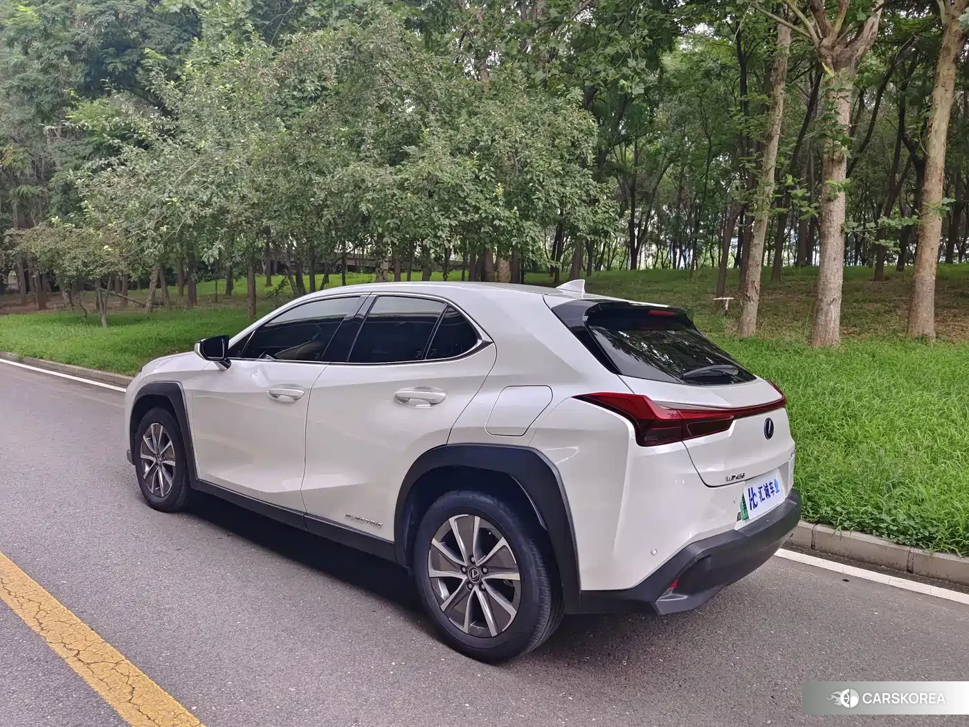 Lexus UX 2023 Белый из Китая, фото 2